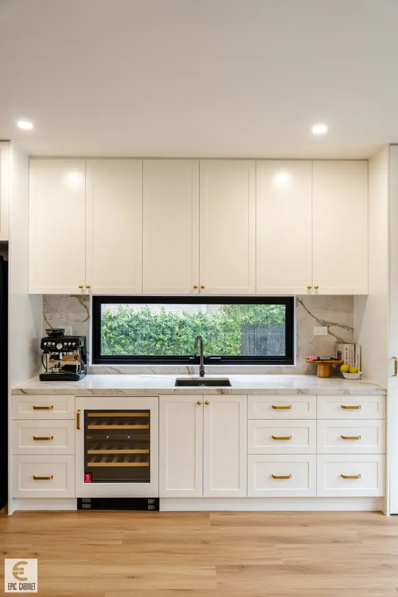 Hawthorn East white shaker kitchen with marble-look stone benchtop and full-height splashback